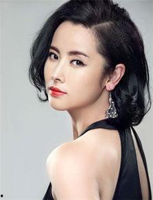 演员杨明娜个人资料,影视圈的多面手，从青涩到成熟的华丽蜕变