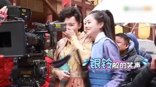 男伴女人走路搞笑视频